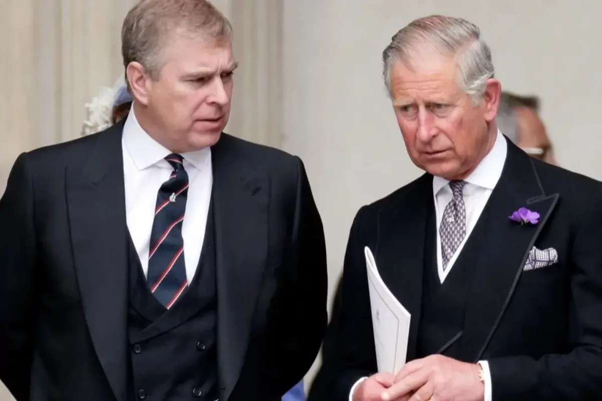Rei Charles tira título de príncipe de Andrew e o expulsa da realeza