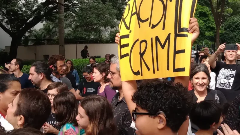 Defensoria pede R$ 759 mil em ação contra shopping de SP por racismo