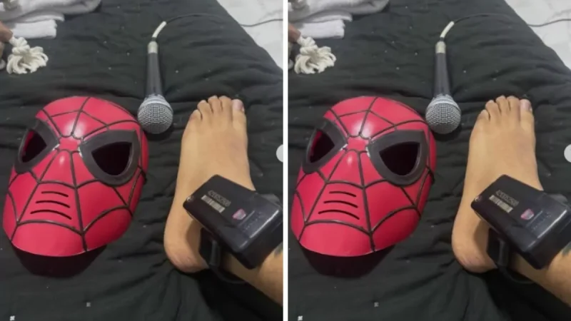 Oruam mostra tornozeleira eletrônica