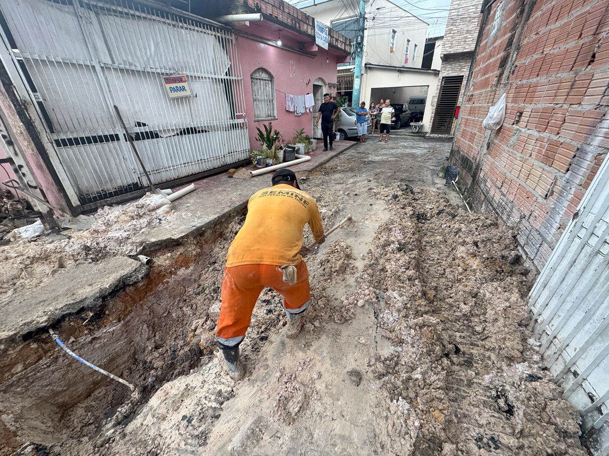 Prefeitura de Manaus reconstrói rede de drenagem no Japiim e reforça apelo contra descarte irregular de lixo