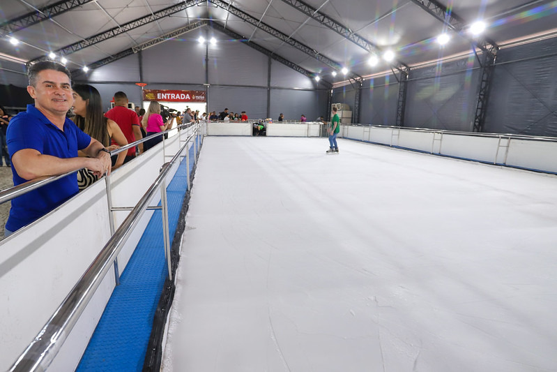 Prefeito David Almeida apresenta pista de patinação no gelo e amplia programação do ‘Um Sonho Mágico de Natal