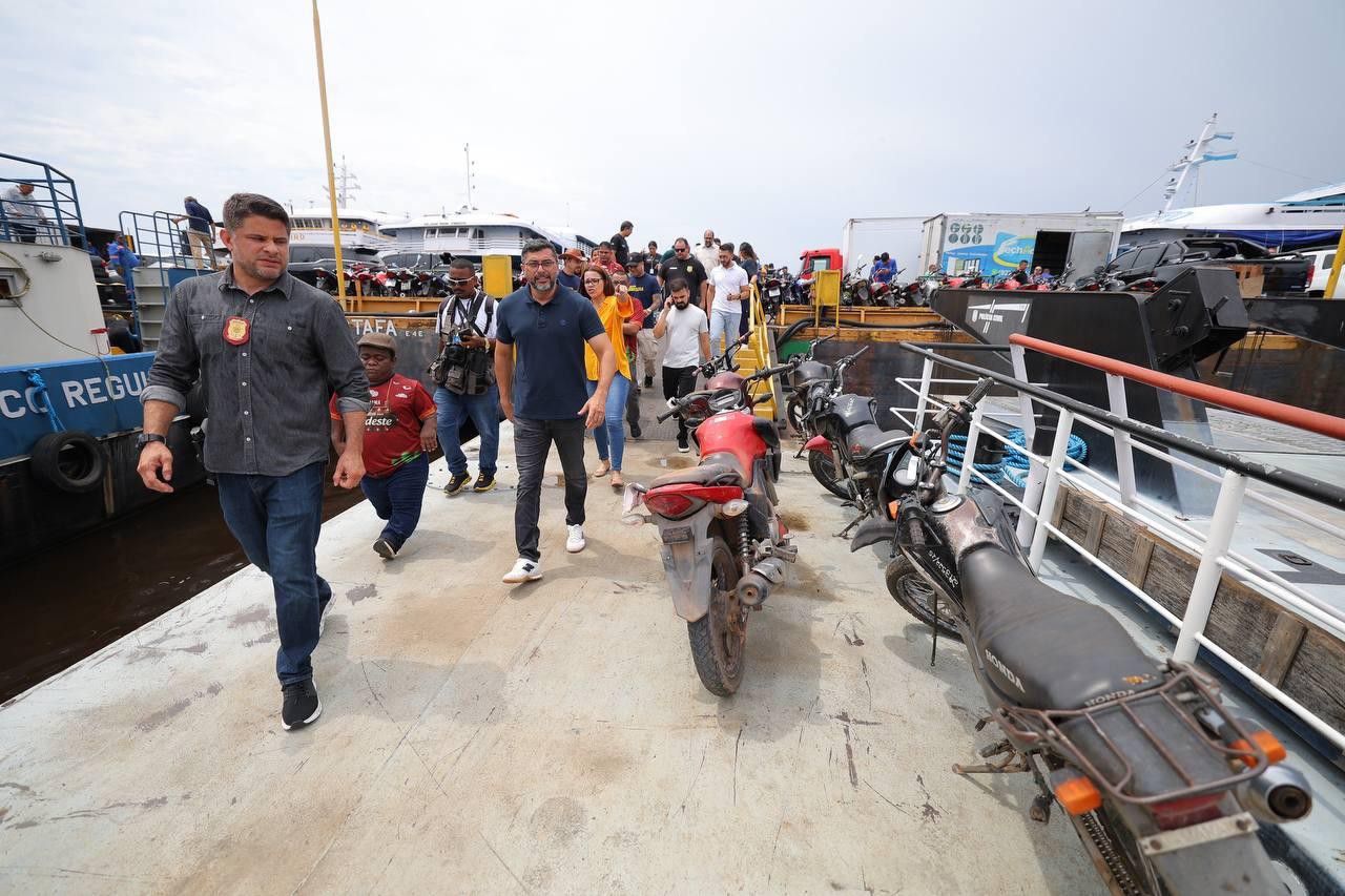 Governador Wilson Lima acompanha chegada de maior número de motocicletas recuperadas em operação policial