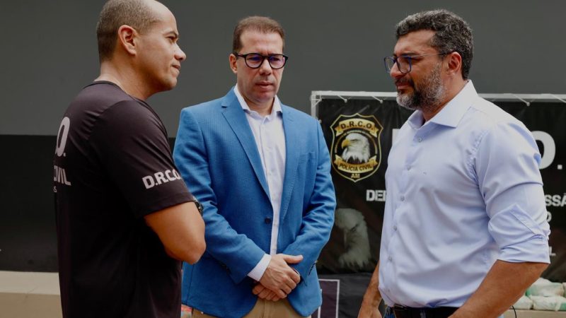 Governador Wilson Lima acompanha apresentação de 700 quilos de cocaína avaliados em R$ 57 milhões