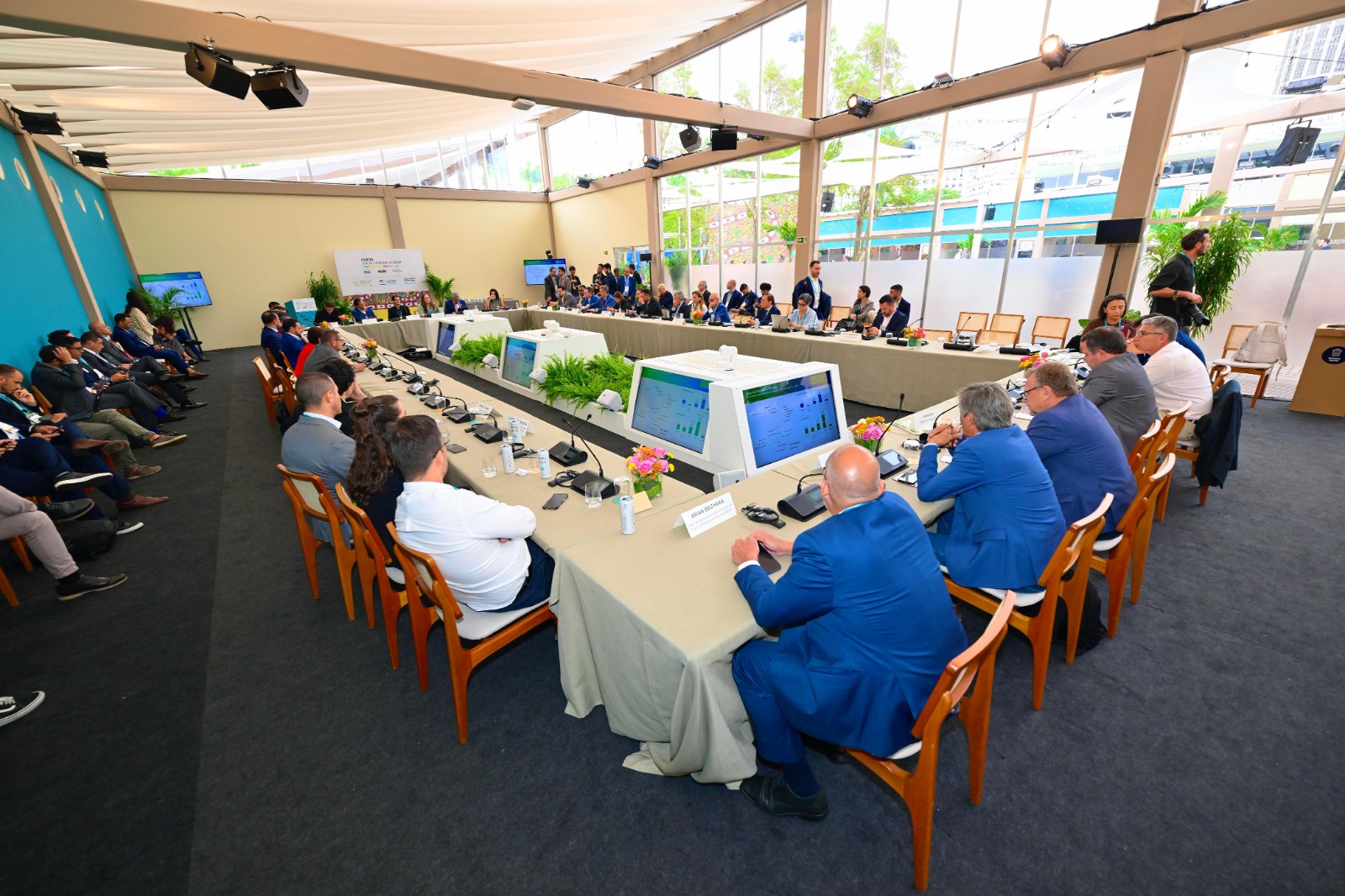 Manaus apresenta avanços em mobilidade sustentável durante painel do Ministério das Cidades e BNDES na FNP e C40