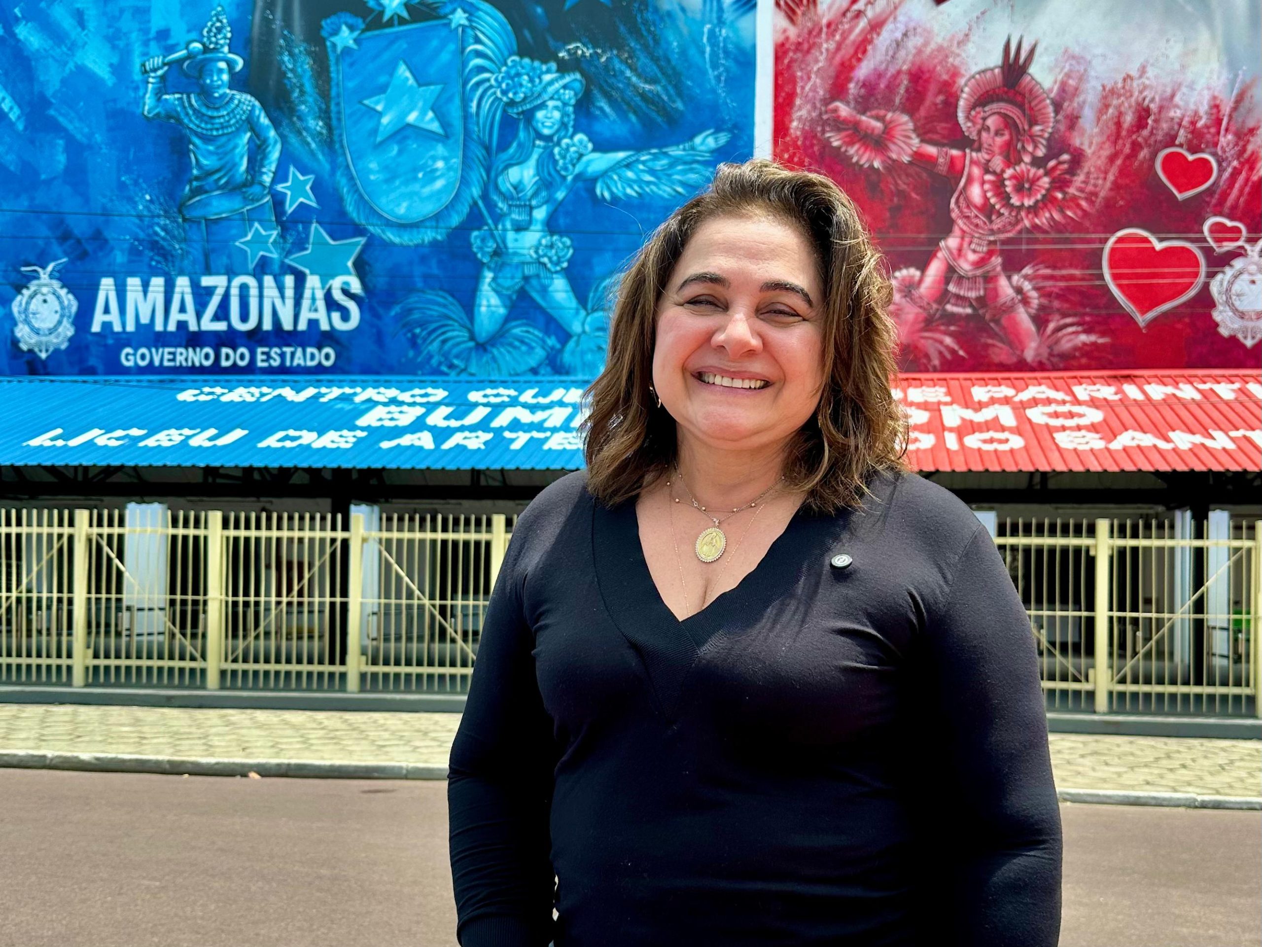 Em Parintins, Maria do Carmo dispara: ‘curral aqui só dos bois Caprichoso e Garantido