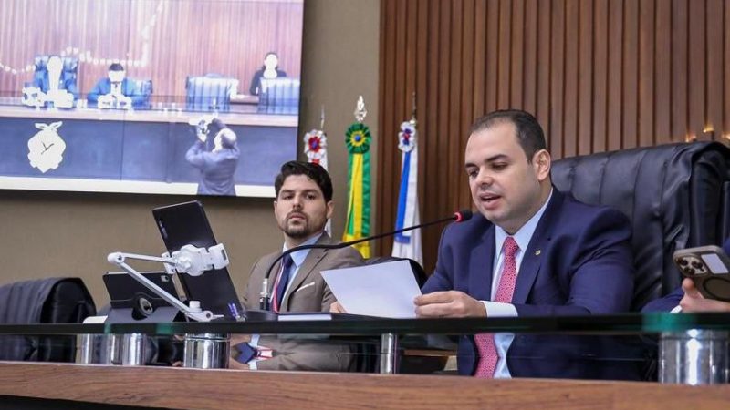 Presidente Roberto Cidade conduz aprovação de projetos que valorizam servidores públicos estaduais