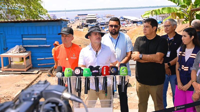 Prefeito David Almeida instala maior ecobarreira de Manaus no Educandos e apresenta resultados ambientais que serão levados à COP30