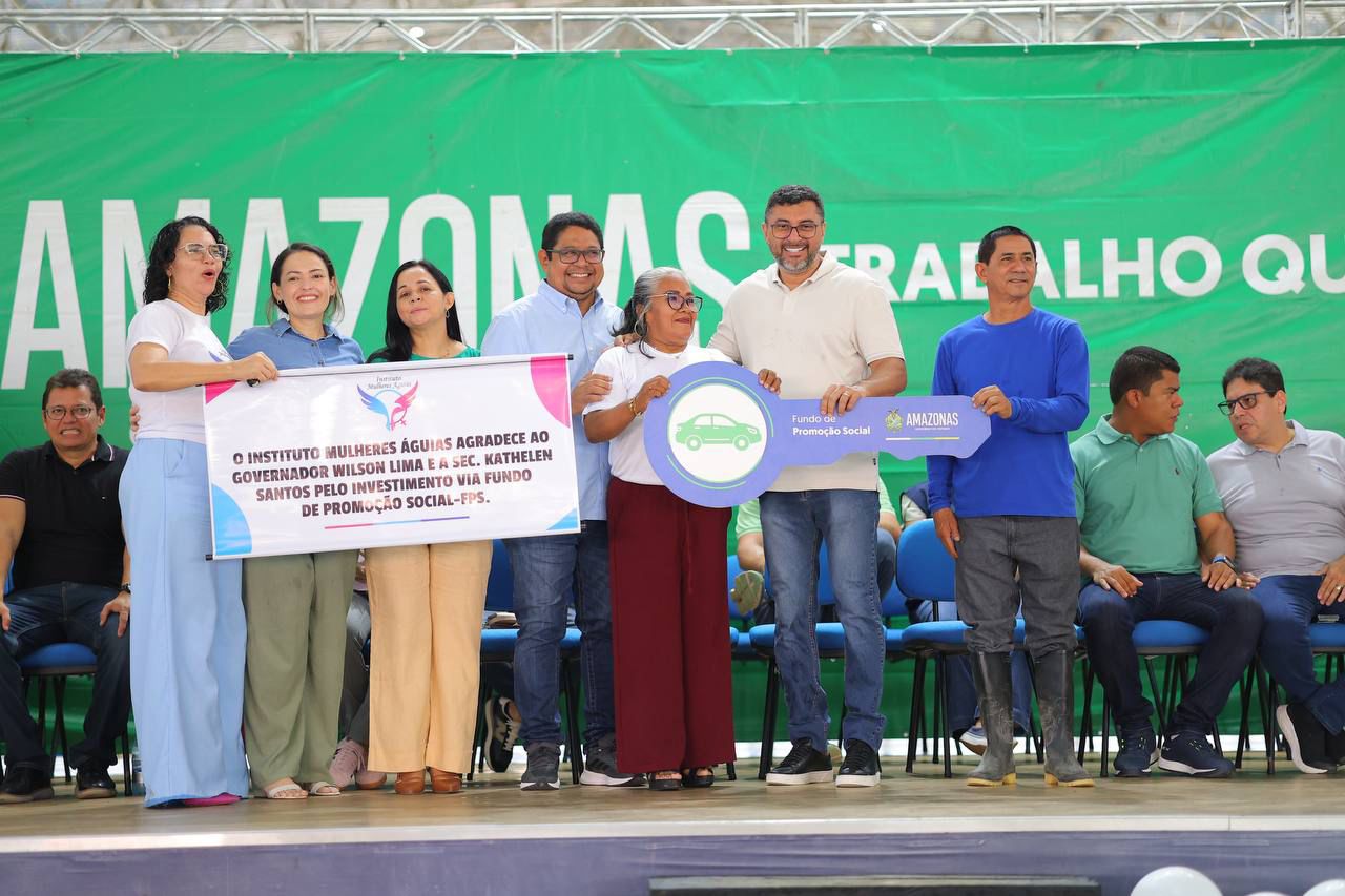 Governador Wilson Lima entrega mais 800 cartões do Auxílio Estadual em Tabatinga, alcançando 1.600 no Alto Solimões