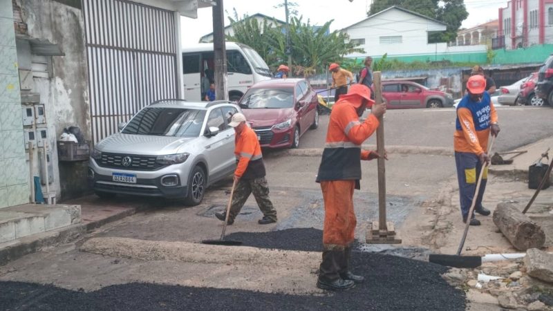 Obra de recuperação asfáltica realizada pela Prefeitura de Manaus revitaliza via no bairro Compensa 3