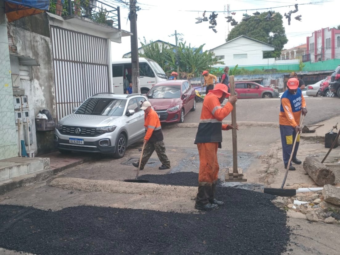 Obra de recuperação asfáltica realizada pela Prefeitura de Manaus revitaliza via no bairro Compensa 3