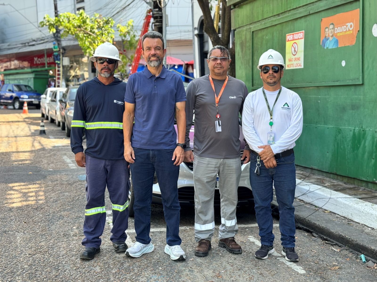Prefeitura de Manaus chega à marca de 7,5 toneladas de cabos removidos de postes no centro histórico