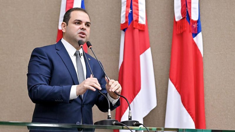 Leis de autoria de Roberto Cidade reforçam compromisso com a alfabetização no Amazonas