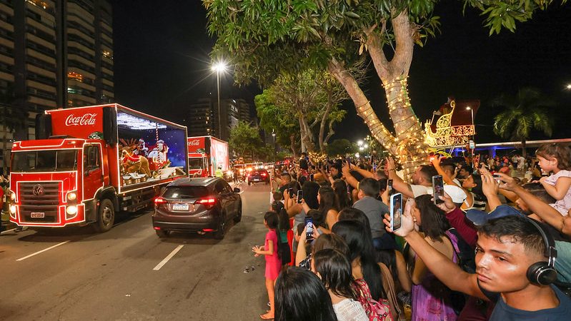 Prefeito David Almeida participa da Caravana Natalina na orla da Ponta Negra e destaca diversidade das programações de 2025
