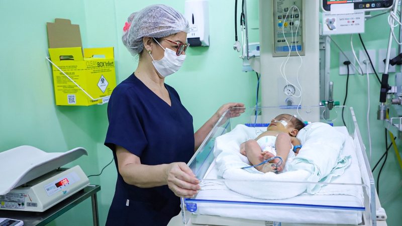 Prefeitura reforça importância dos cuidados com bebês precoces no mês da prematuridade