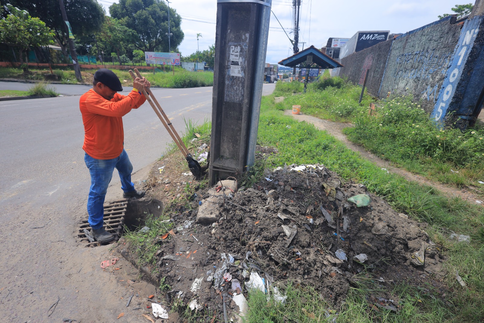Prefeitura de Manaus intensifica ações de drenagem e evita alagamentos no bairro Monte das Oliveiras