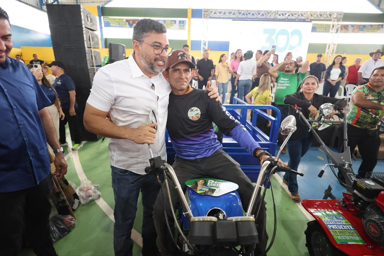 Governador Wilson Lima destina R$ 300 mil para a Festa do Leite em Autazes e realiza entregas para o setor primário