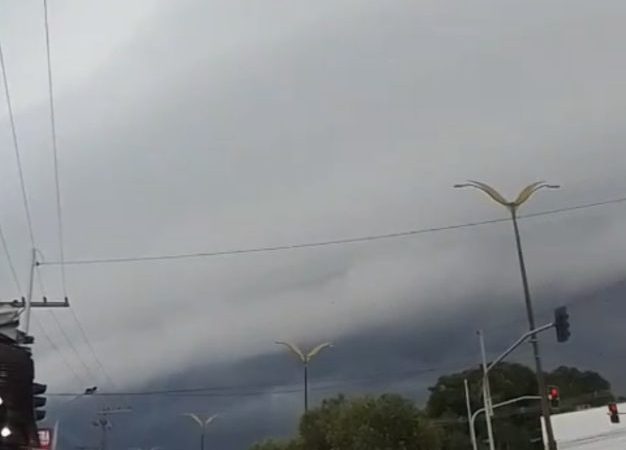 Chuva intensa marca feriado em Manaus e deixa manhã mais fria