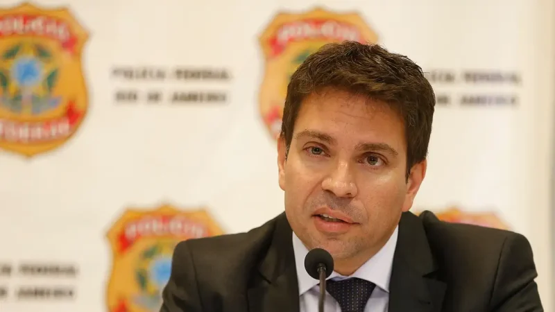 Câmara diz que não foi informada sobre saída de Ramagem do país