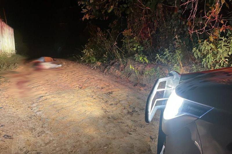 Dois homens são mortos a tiros e corpos deixados em ramal de Manaus