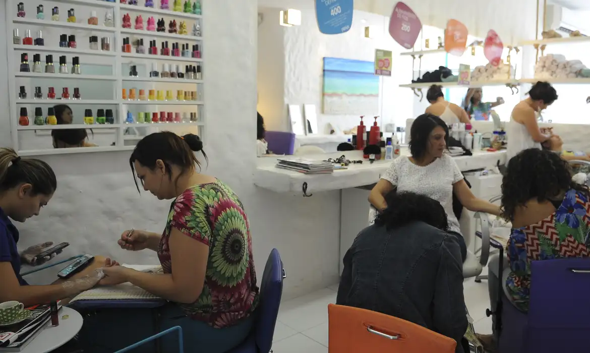 Apenas um em cada quatro trabalhadores por conta própria tem CNPJ