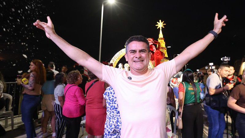 Prefeito David Almeida entrega balsa natalina e leva o maior Natal flutuante da história para 45 comunidades ribeirinhas de Manaus