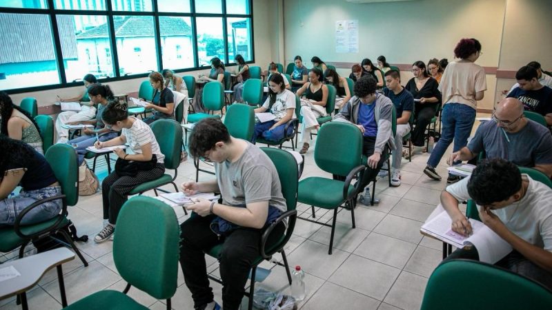 Pré-vestibular oficial da UEA oferece 369 vagas e segue com inscrições abertas até 9 de dezembro