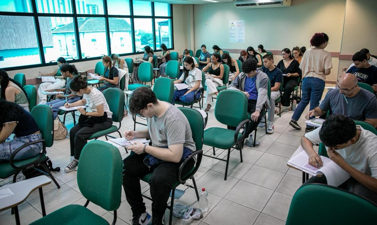 Pré-vestibular oficial da UEA oferece 369 vagas e segue com inscrições abertas até 9 de dezembro
