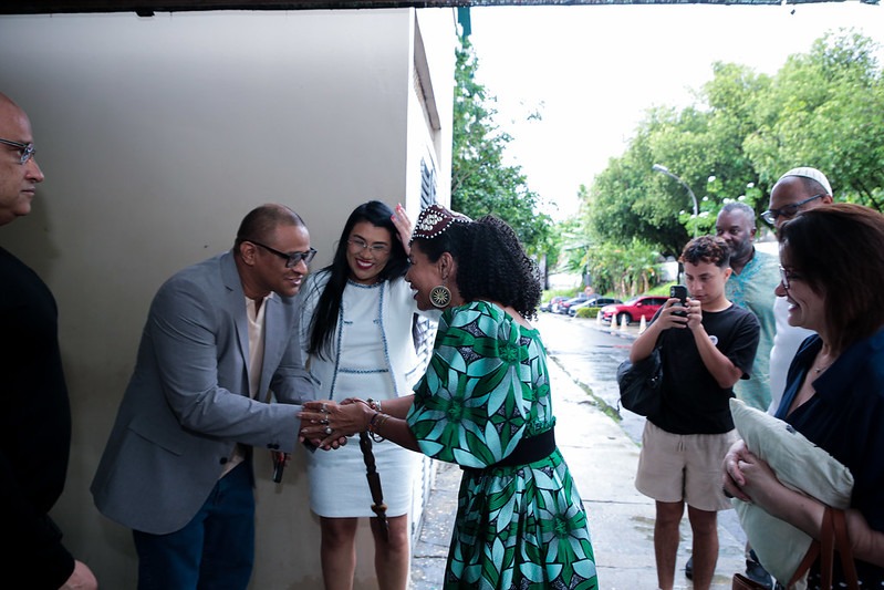 Prefeitura de Manaus recebe rainha Diambi Kabatusuila para ampliar parcerias e fortalecer o intercâmbio cultural com a África