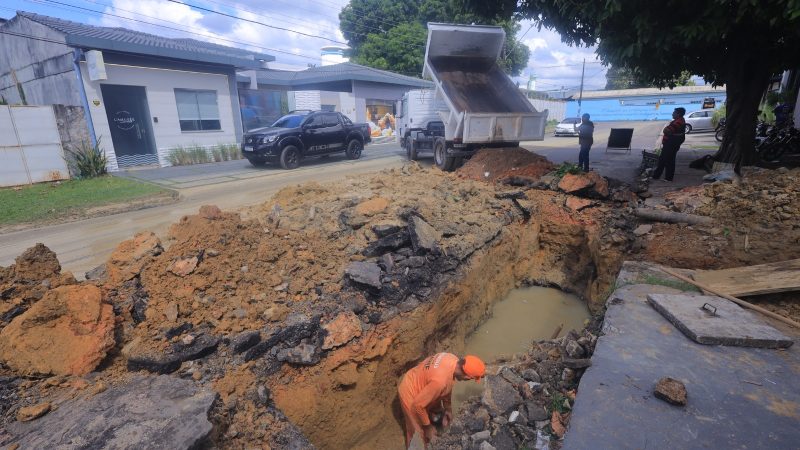 Prefeitura de Manaus realiza modernização de rede de drenagem profunda em via do conjunto Campos Elíseos
