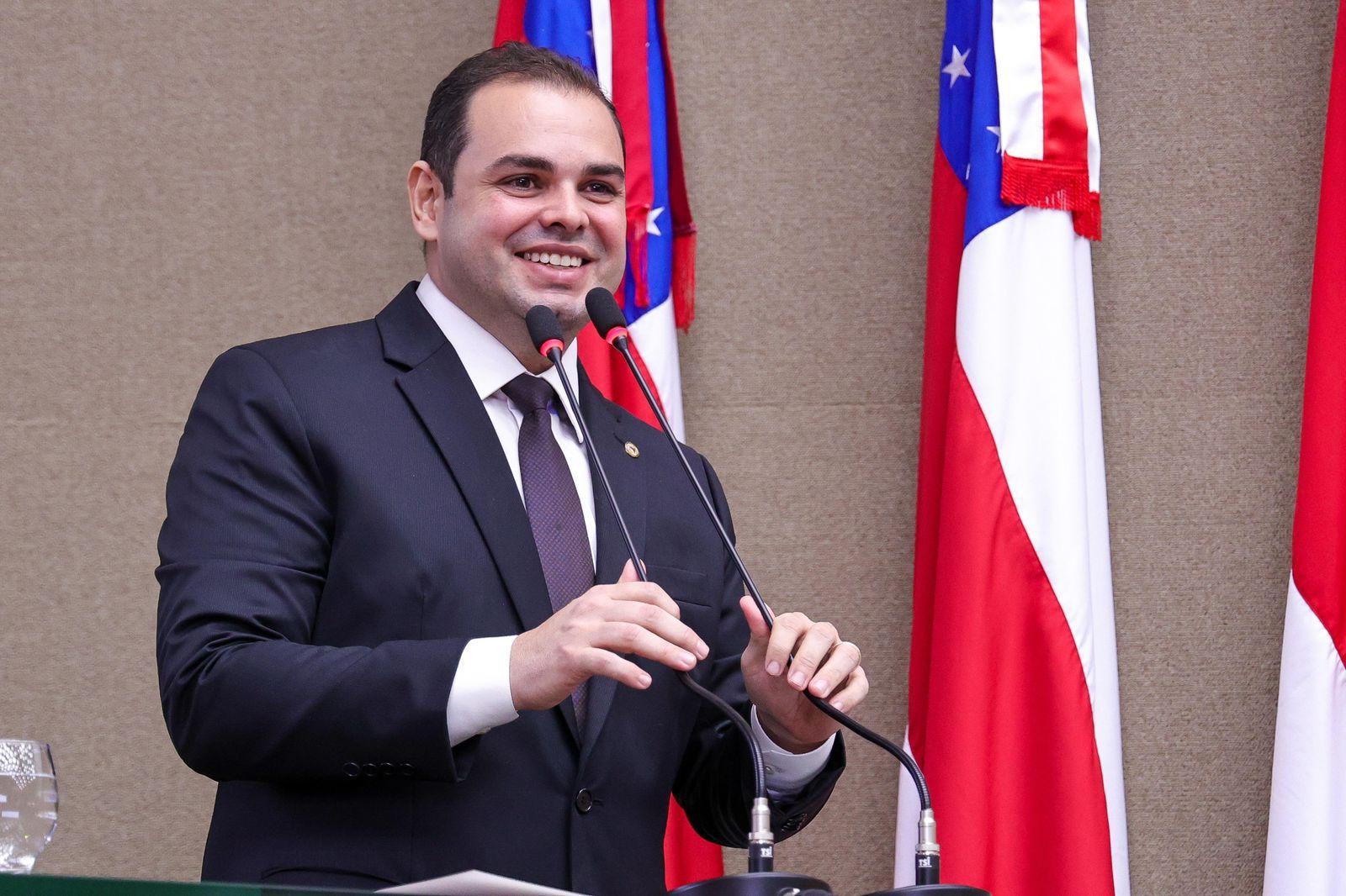 Presidente Roberto Cidade avalia positivamente fase de aplicação de provas do concurso da Aleam e orienta candidatos sobre próximas fases