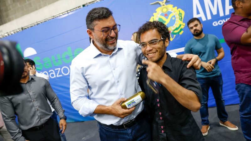 Governador Wilson Lima entrega 2 mil óculos e reforça atendimento oftalmológico no Amazonas