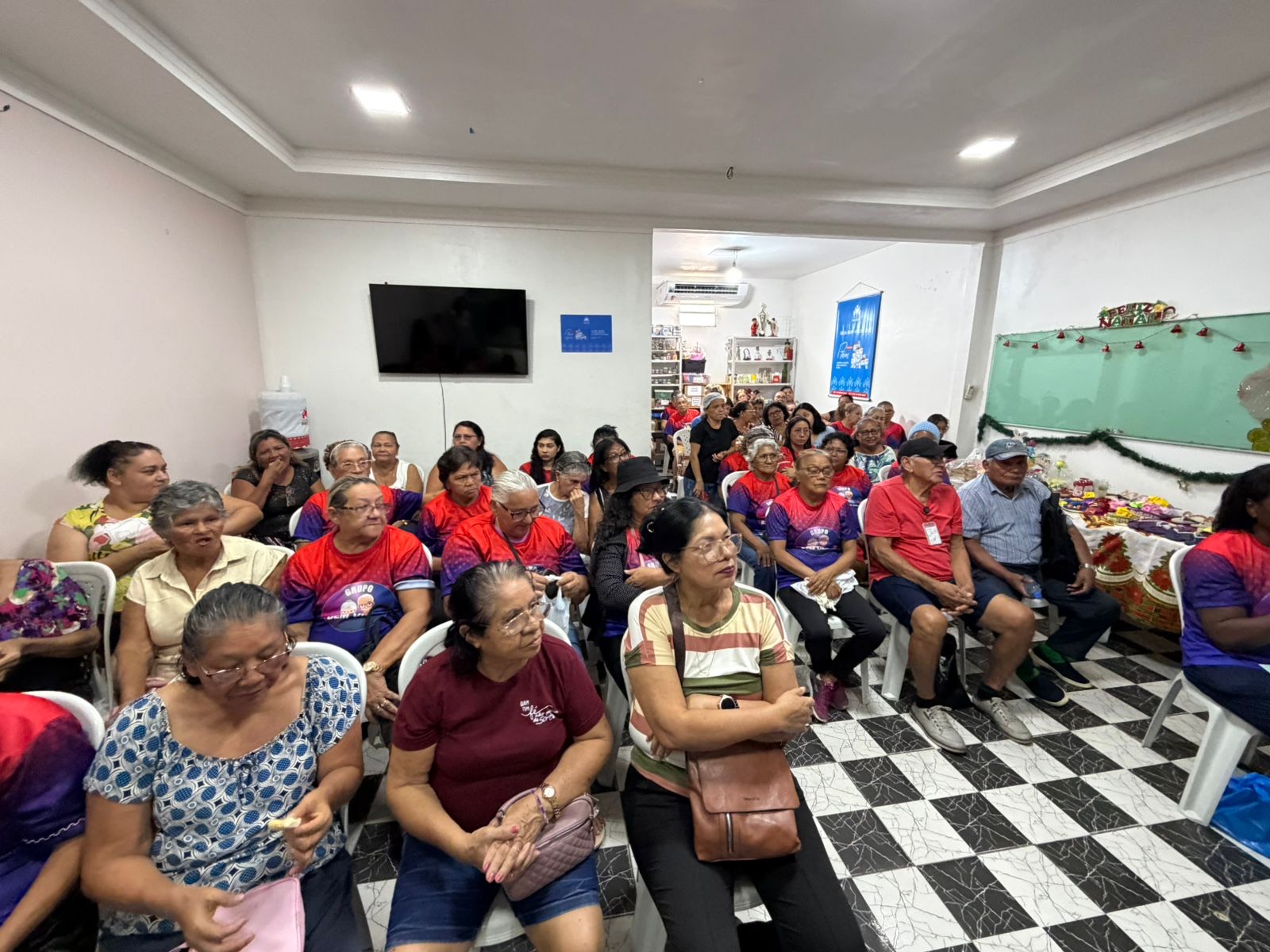 Prefeitura de Manaus leva qualificação culinária a idosos empreendedores da zona Norte