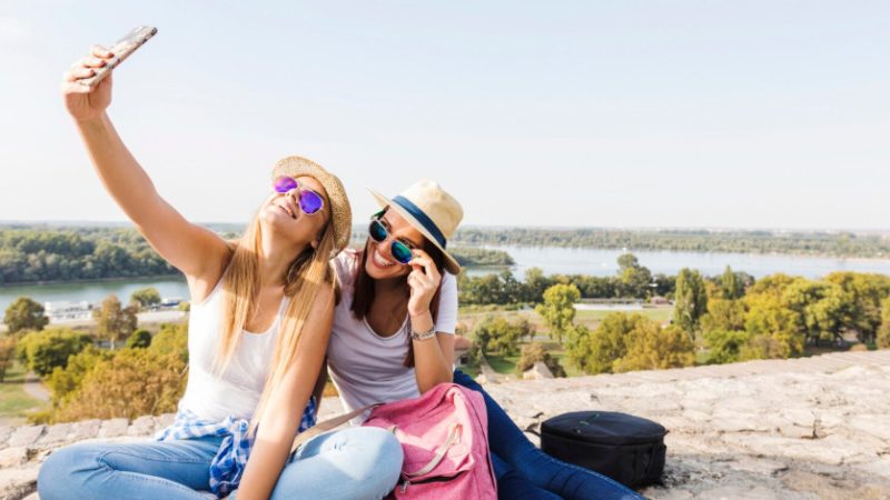 Férias sem sufoco: confira lista de itens essenciais para sua necessaire de saúde