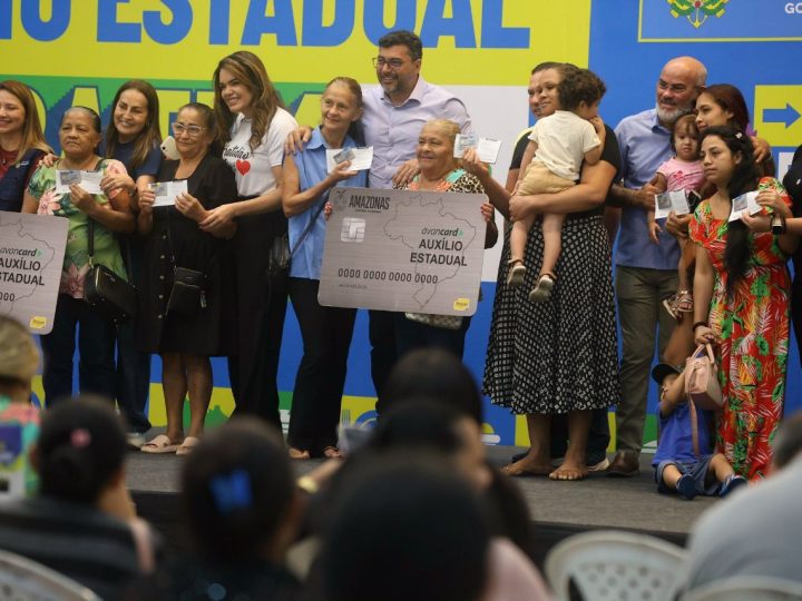 Governador Wilson Lima entrega 2.500 novos cartões do Auxílio Estadual Permanente para beneficiários de Manaus