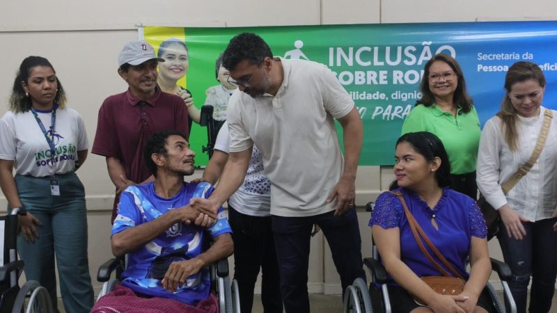 Em Parintins, Governador Wilson Lima entrega mil novos cartões do Auxílio Estadual e fortalece ações nos setores social e primário