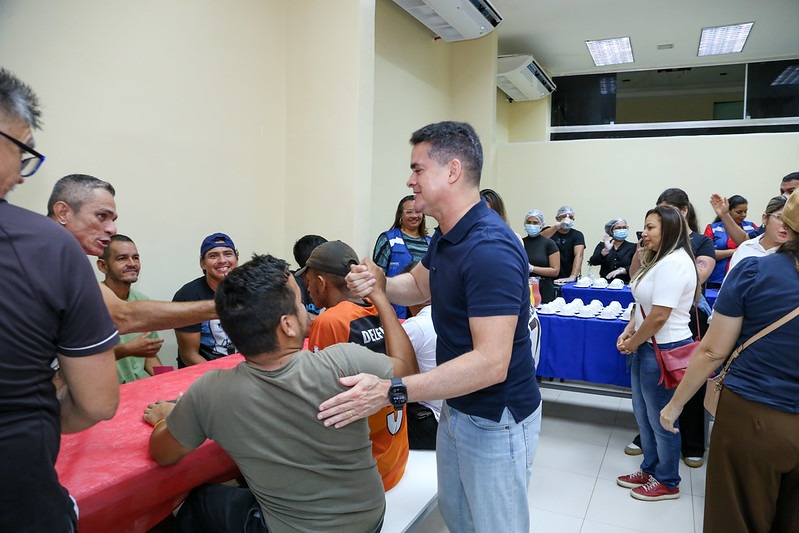 Prefeito David Almeida participa de celebração de Natal no Centro Pop e reforça política de resgate da dignidade com pessoas em situação de rua