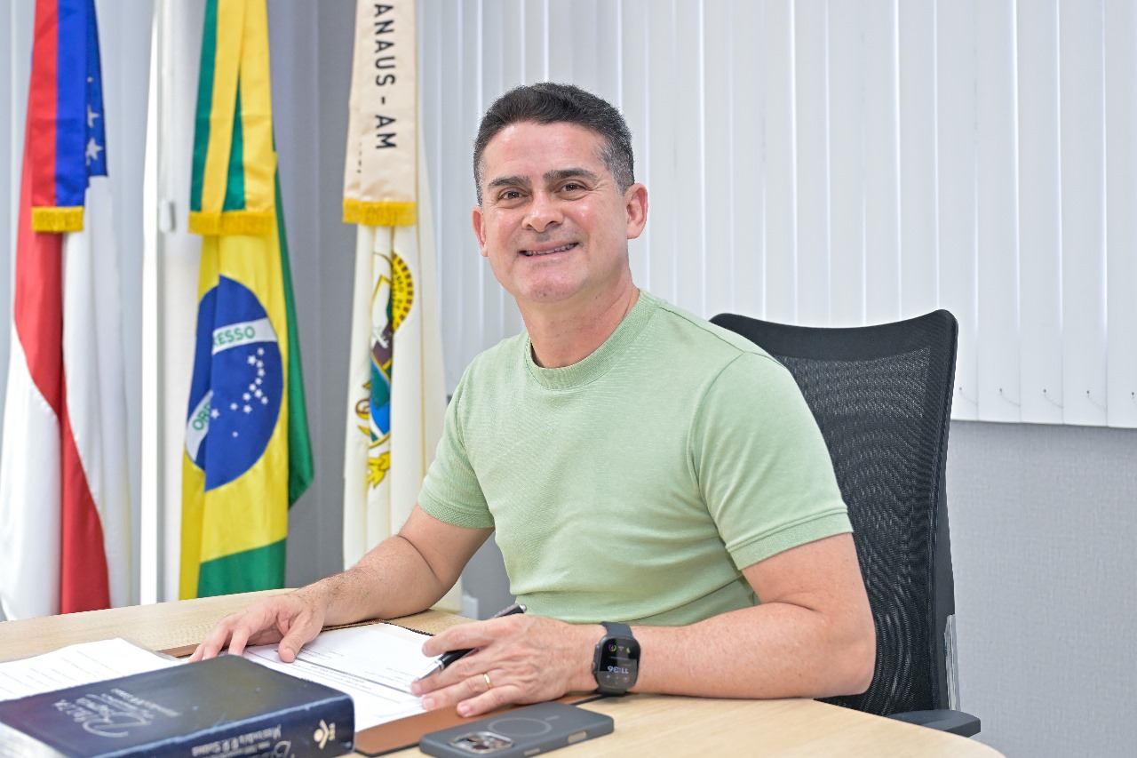 Prefeito David Almeida sanciona edital e abre inscrições para cadastro do programa ‘Ração do meu pet