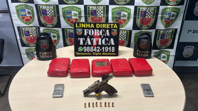 Polícia Militar do Amazonas apreende cinco tabletes de maconha escondidas em cômoda, após incursão em beco