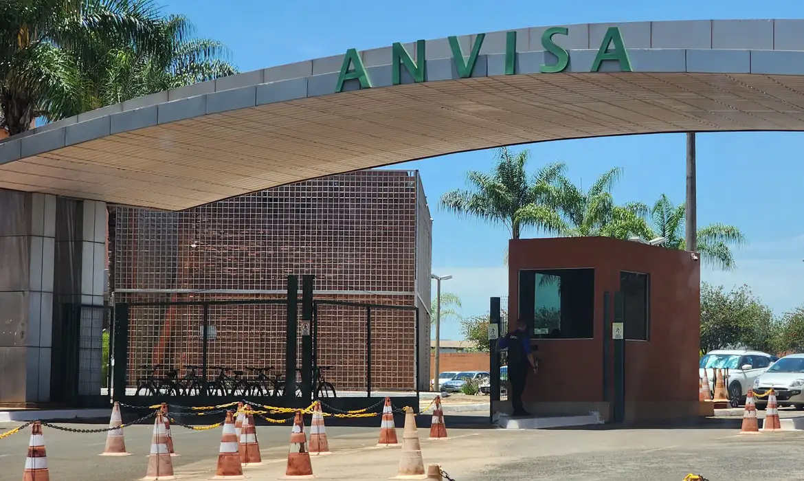 Anvisa proíbe fabricação e venda de suplementos irregulares