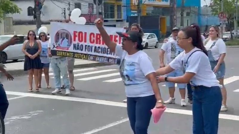 ‘Foi crime, não foi acidente’, dizem familiares de enfermeiro em protesto