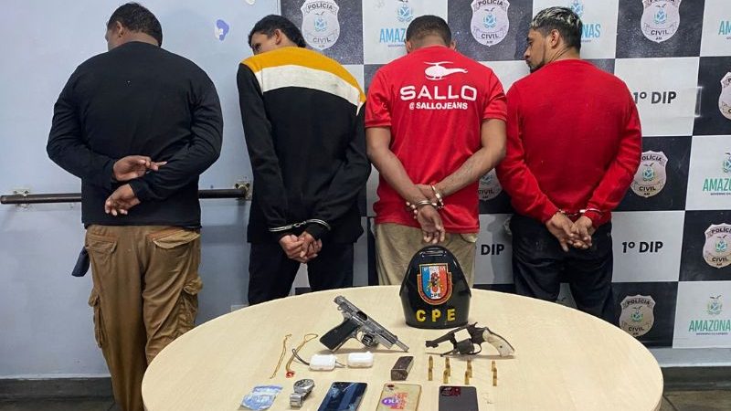 Funcionários acionam PM antes de se tornarem reféns e assaltantes são presos