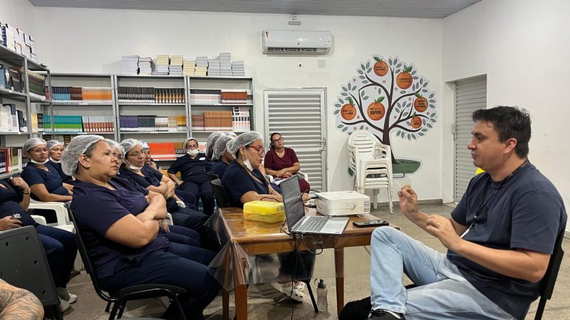 Prefeitura de Manaus promove oficina de saúde bucal para cuidadores de idosos da Fundação Dr. Thomas