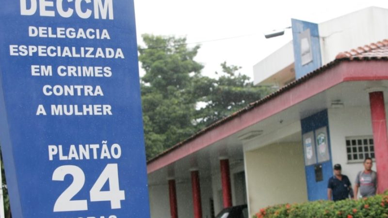 Homem espanca mulher dentro e motel em Manaus e termina preso