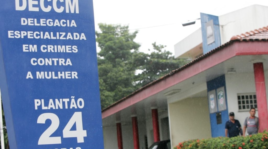 Homem espanca mulher dentro e motel em Manaus e termina preso