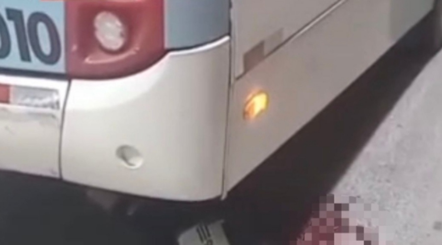 Homem fica em estado gravíssimo após cair de ônibus e ser atropelado no T4, em Manaus