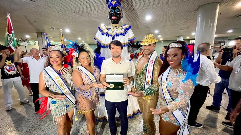 Carnaval 2026 é oficialmente aberto em Manaus com a tradicional chegada da Kamélia