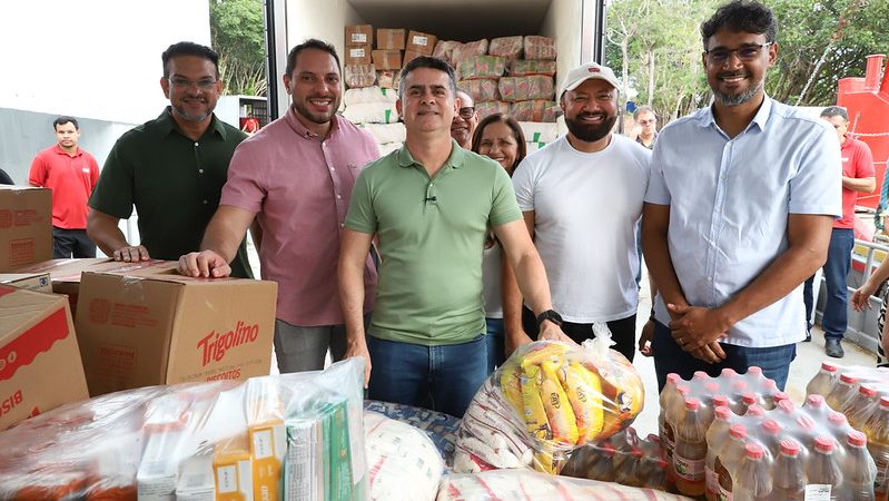 Prefeito David Almeida coordena megaoperação logística na Amazônia para garantir merenda escolar a 48 escolas ribeirinhas