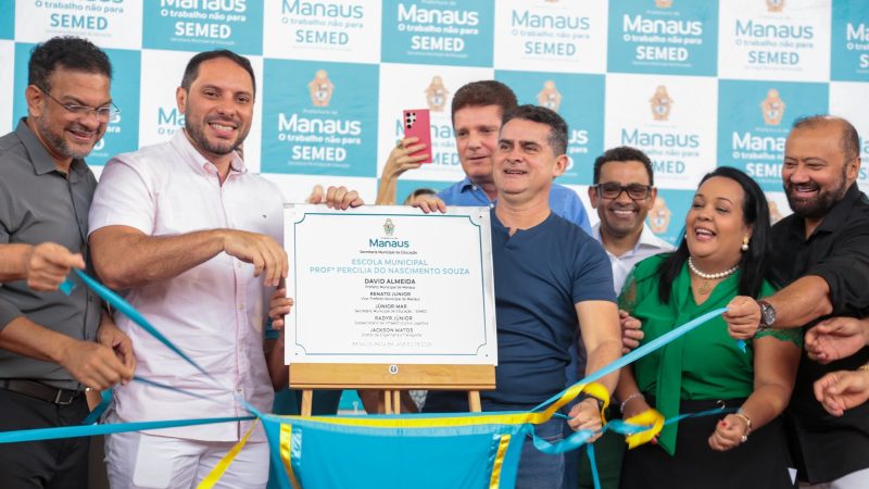 Prefeito David Almeida reinaugura escola revitalizada na Compensa e reforça educação com mais de 380 unidades já entregues
