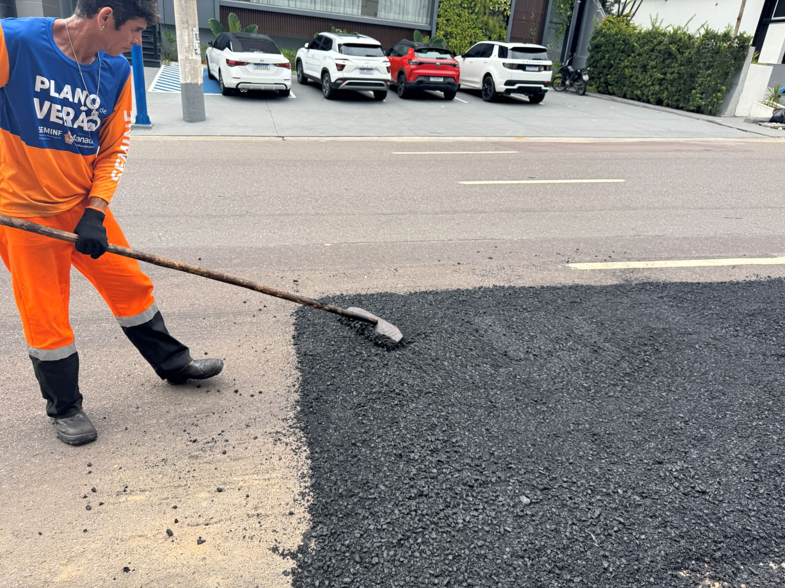 Prefeitura de Manaus reforça recuperação viária em corredores estratégicos do bairro Nossa Senhora das Graças