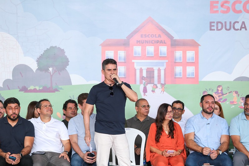 Prefeito David Almeida abre ano letivo de 2026 na zona ribeirinha e reafirma a educação como instrumento de transformação na Amazônia